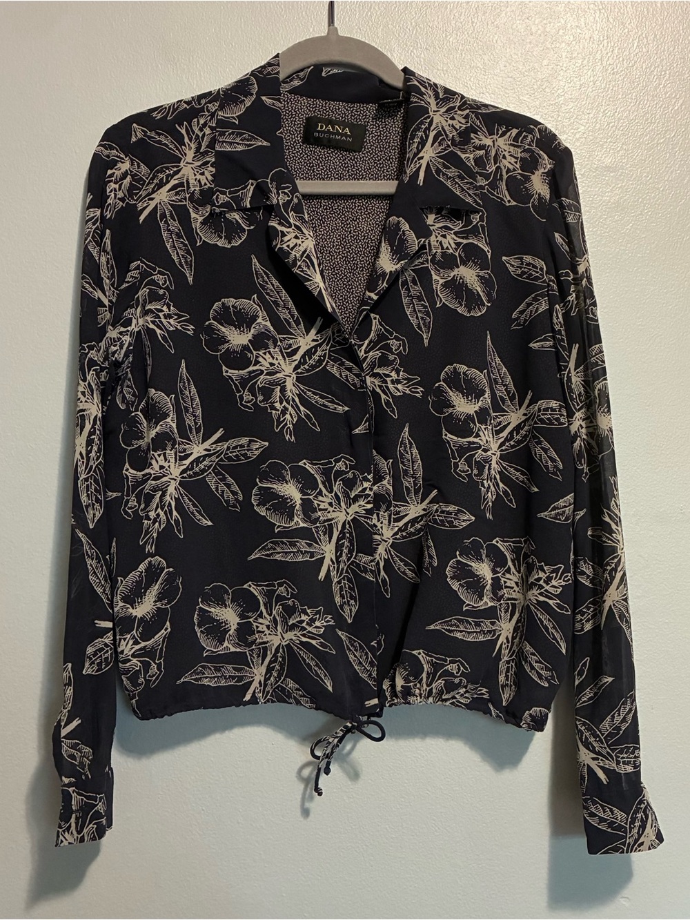 Dana Buchman 100% Silk Floral Blouse Size 10 Navy Ivory Long Sleeve Luxury